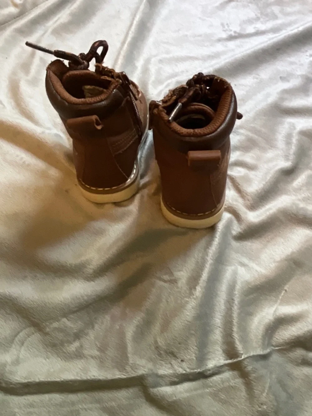 Boys Boots - Old Navy (Brown) size 5